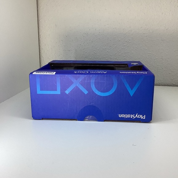 PlayStation PS4 Controller Alarm Clock Paladone White & Black USB Input NEW - Picture 2 of 5